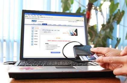 公交“綠色出行”叫好 公交卡網(wǎng)上充值叫座