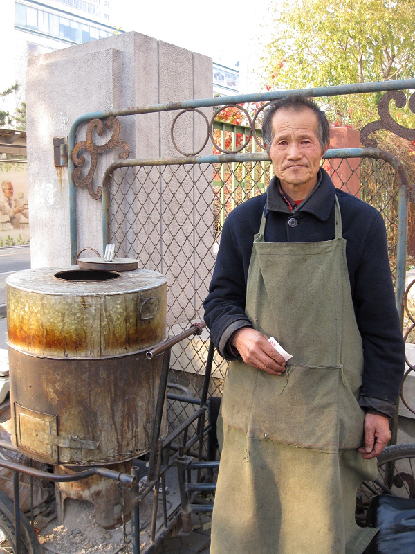 “地瓜爺爺”烤爐邊的溫暖