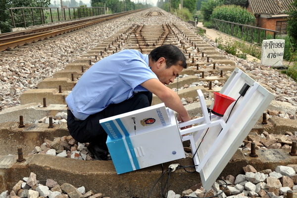 民警老鄧小發(fā)明 解決防控大難題