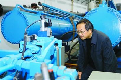 新春走基層:節(jié)日堅(jiān)守崗位的蘇州河水閘“守閘人”