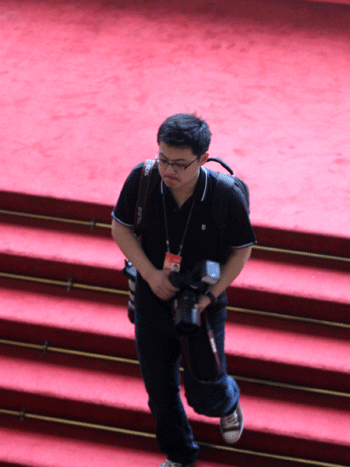 兩會上的帥哥記者