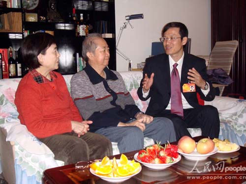 著名醫(yī)學(xué)專(zhuān)家建議立法禁止公款消費(fèi)煙草制品