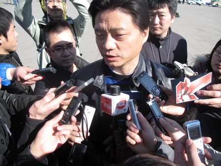 全國政協(xié)委員崔永元接受記者采訪