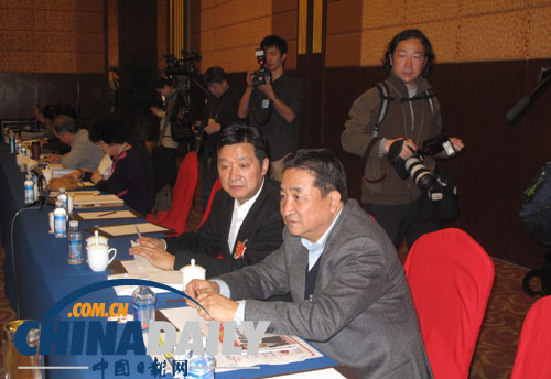 文藝界小組討論會(huì)場(chǎng)上的明星們[組圖]