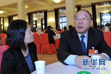 大會(huì)堂里“堵”省長(zhǎng)