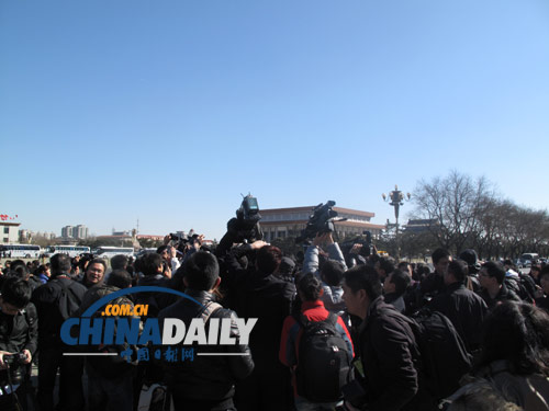 兩會花絮：記者跑兩會[組圖]