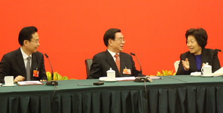 中共中央政治局常委、中央紀(jì)委書記賀國(guó)強(qiáng)看望人大福建代表團(tuán)（組圖）