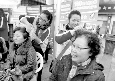 代表委員暢談學雷鋒:常態(tài)化 時代感 群眾性