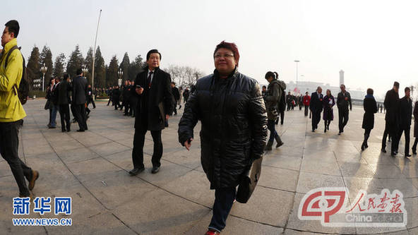 兩會(huì)廣角鏡：廣場(chǎng)上的捕捉鏡頭