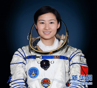 神舟九號(hào)三位航天員標(biāo)準(zhǔn)照及簡(jiǎn)歷