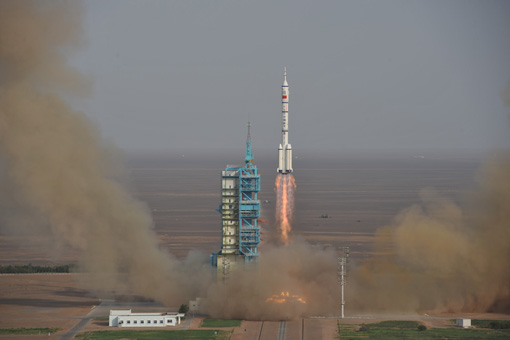 神舟九號(hào)飛船發(fā)射成功