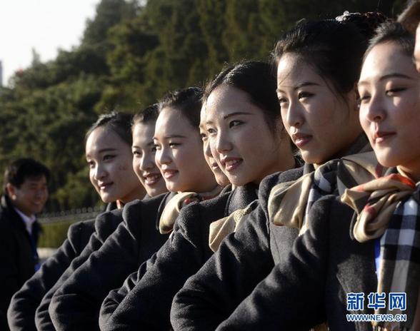 衢州姑娘“十八大”上當服務員