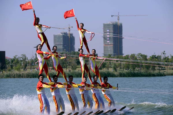 組圖:中澳滑水膠州賽閉幕 高難跳躍滑水吸眼球