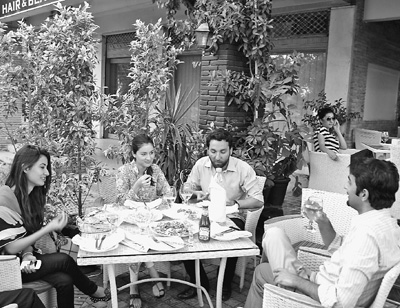 記者觀察：國(guó)外餐飲業(yè)對(duì)“最低消費(fèi)”說不