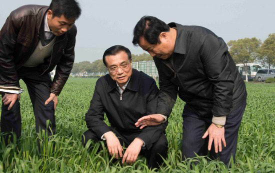李克強在江蘇上?？疾? style=