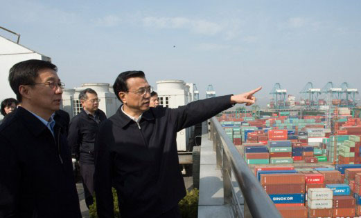 李克強在江蘇上?？疾? style=