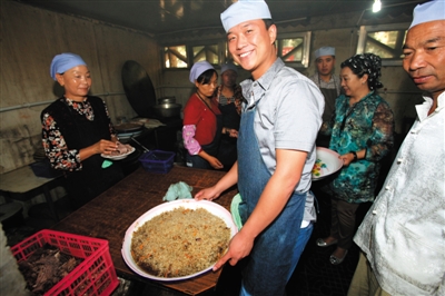 寧夏穆斯林歡度開齋節(jié)