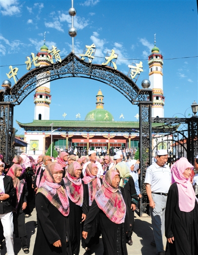 寧夏穆斯林歡度開齋節(jié)