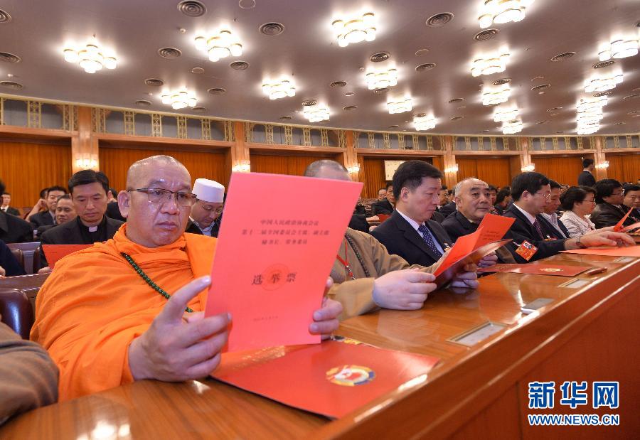 委員拿到選舉票