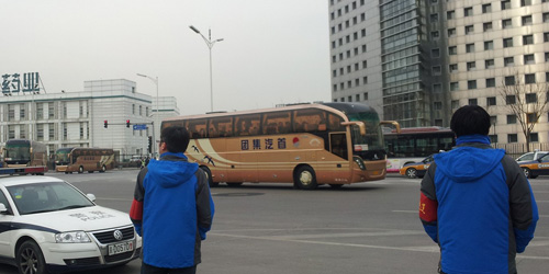 本網(wǎng)記者親身體驗(yàn)兩會(huì)“不封路”：交警加強(qiáng)疏通獲肯定