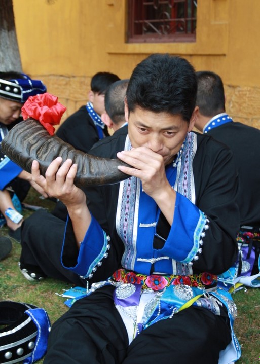 云南各族兒女多華彩 絢麗服飾最搶眼（組圖）