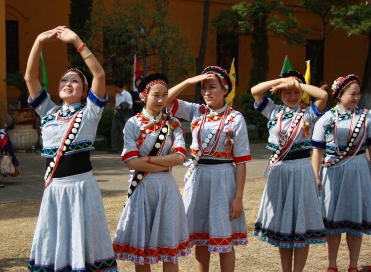 云南各族兒女多華彩 絢麗服飾最搶眼（組圖）