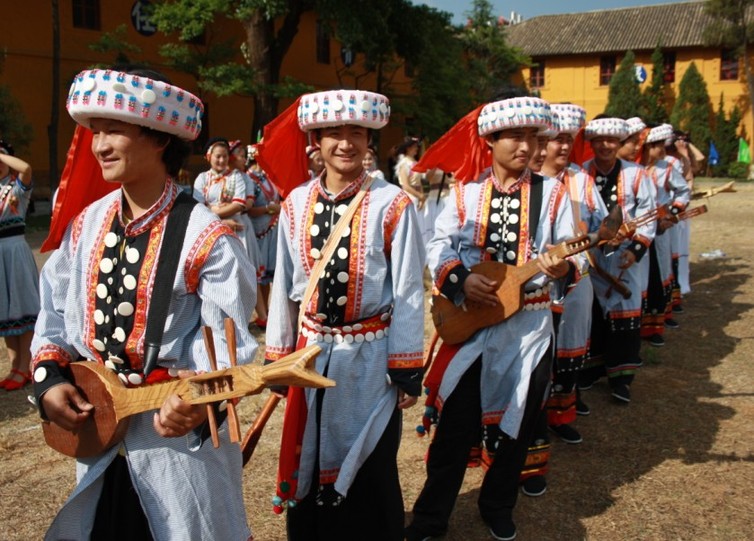 云南各族兒女多華彩 絢麗服飾最搶眼（組圖）