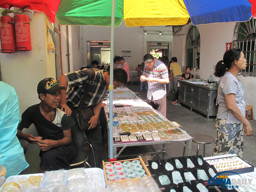 姐告邊境貿(mào)易區(qū) 全國唯一實行“境內(nèi)關外”的貿(mào)易特區(qū)