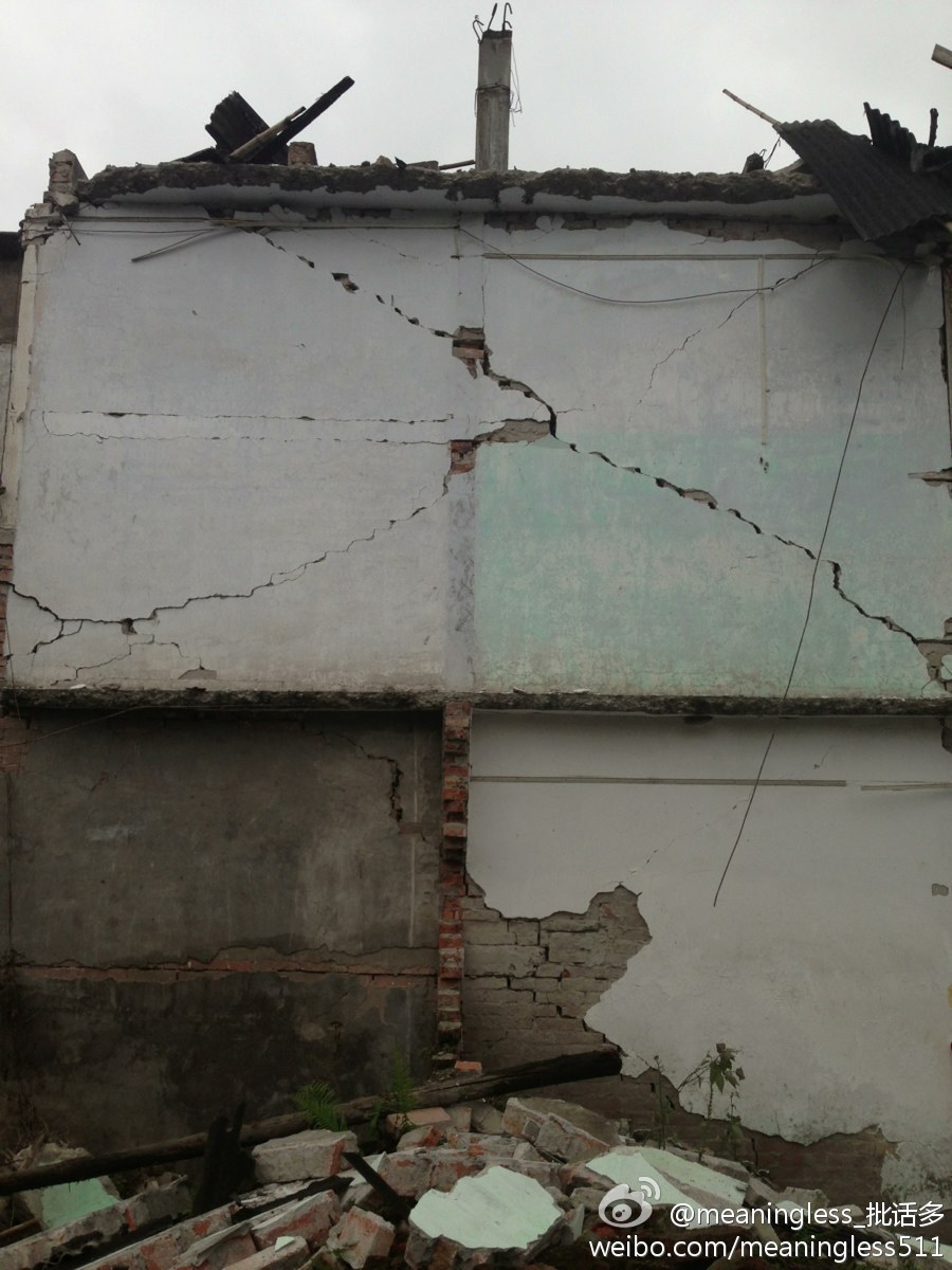 四川雅安地震現(xiàn)場(chǎng) 一片狼籍