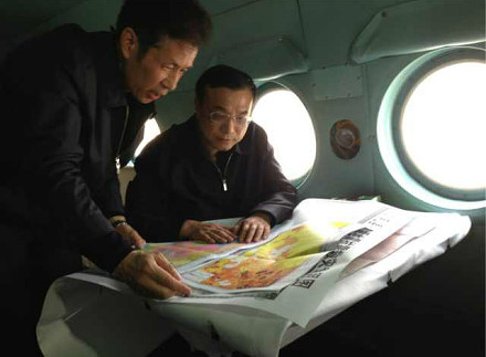 李克強(qiáng)乘專機(jī)赴四川雅安地震災(zāi)區(qū)