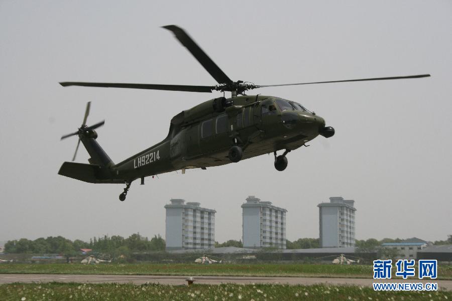 成都軍區(qū)出動直升機(jī)參與救災(zāi)