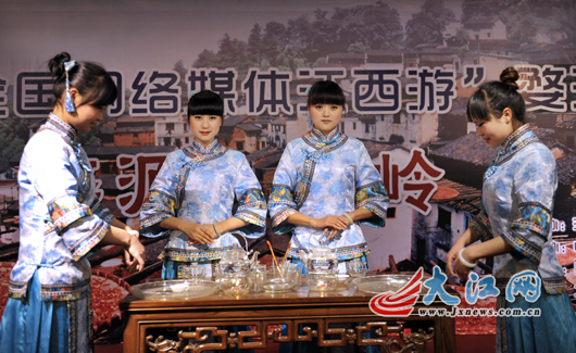 拒酒不拒茶 網(wǎng)媒記者齊聚婺源品好茶聽茶道