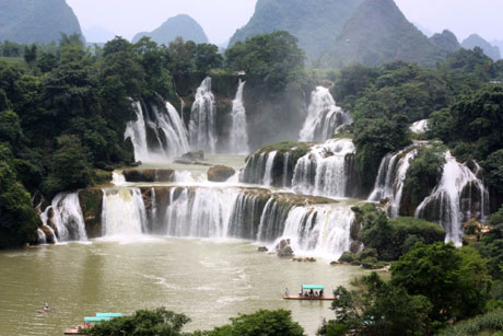 德天瀑布：亞洲第一大跨國(guó)瀑布