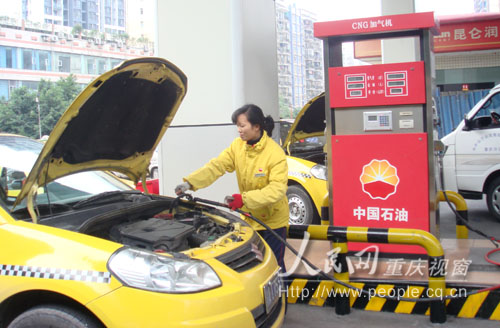 重慶出租明起征收2元CNG附加費(fèi) 長途可能不再受青睞