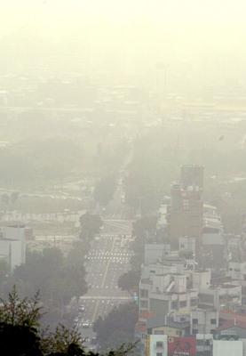 史上最強(qiáng)沙塵天氣襲擊臺灣(圖)