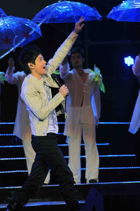 “兩岸同歌”文藝晚會(huì)激情上演