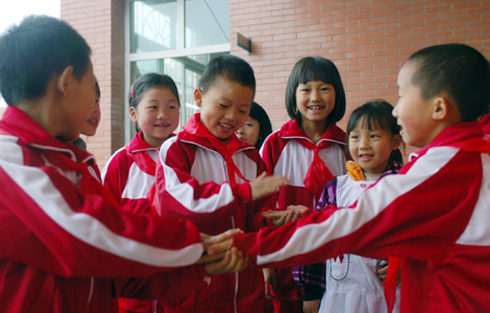 希望小學里的快樂兒童節(jié)