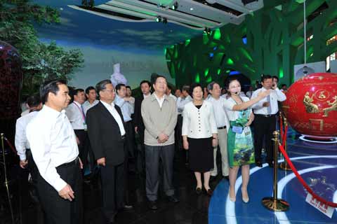 上海世博會(huì)福建周隆重開(kāi)幕  俞正聲孫春蘭出席