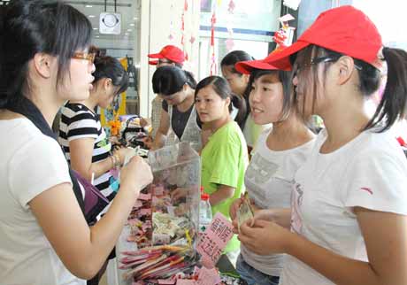 福州市民踴躍為殘障兒童捐款 特奧火炬?zhèn)鬟f16日開跑