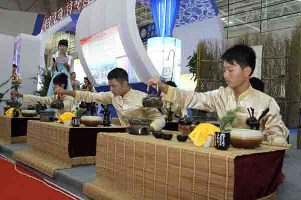 第六屆泛珠經(jīng)貿(mào)洽談會(huì)開館 簽約 “吸金”近400億