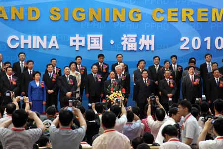 第六屆泛珠經(jīng)貿(mào)洽談會(huì)開館 簽約 “吸金”近400億