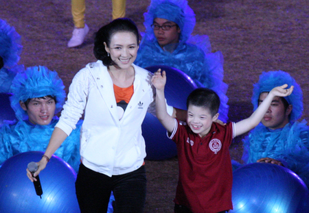 章子怡三鞠躬感謝支持特奧的人民