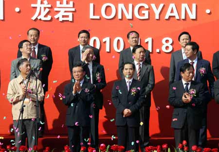 海峽兩岸機(jī)械產(chǎn)業(yè)博覽會(huì)開(kāi)幕 周鐵農(nóng)吳伯雄祝賀