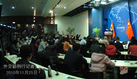 25日外交部發(fā)言人洪磊舉行例行記者會(huì)