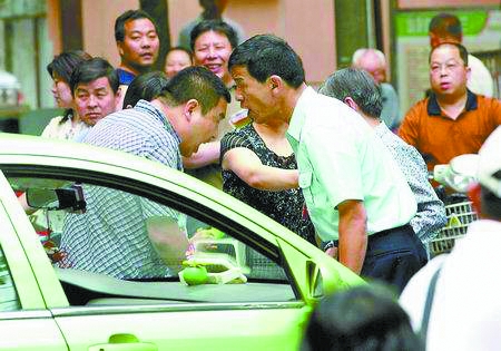 4元停車費(fèi)堵了萬人小區(qū)“路怒族”成城市流行病