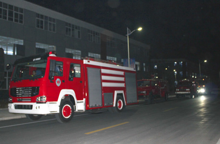 漯河舉辦“大跨度大空間”夜間滅火實(shí)戰(zhàn)演練