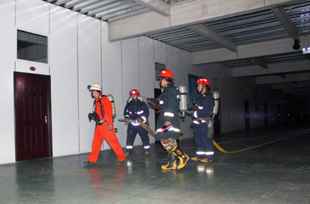 漯河舉辦“大跨度大空間”夜間滅火實(shí)戰(zhàn)演練