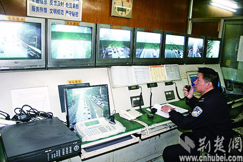 58.9萬監(jiān)控探頭護衛(wèi)荊楚 警方借天網(wǎng)破奇案