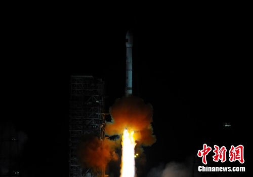 中國成功發(fā)射“天鏈一號02星”(組圖)