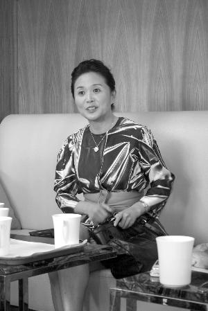 主持《非誠(chéng)勿擾》孟非落病根:吃飯也舉手表同意